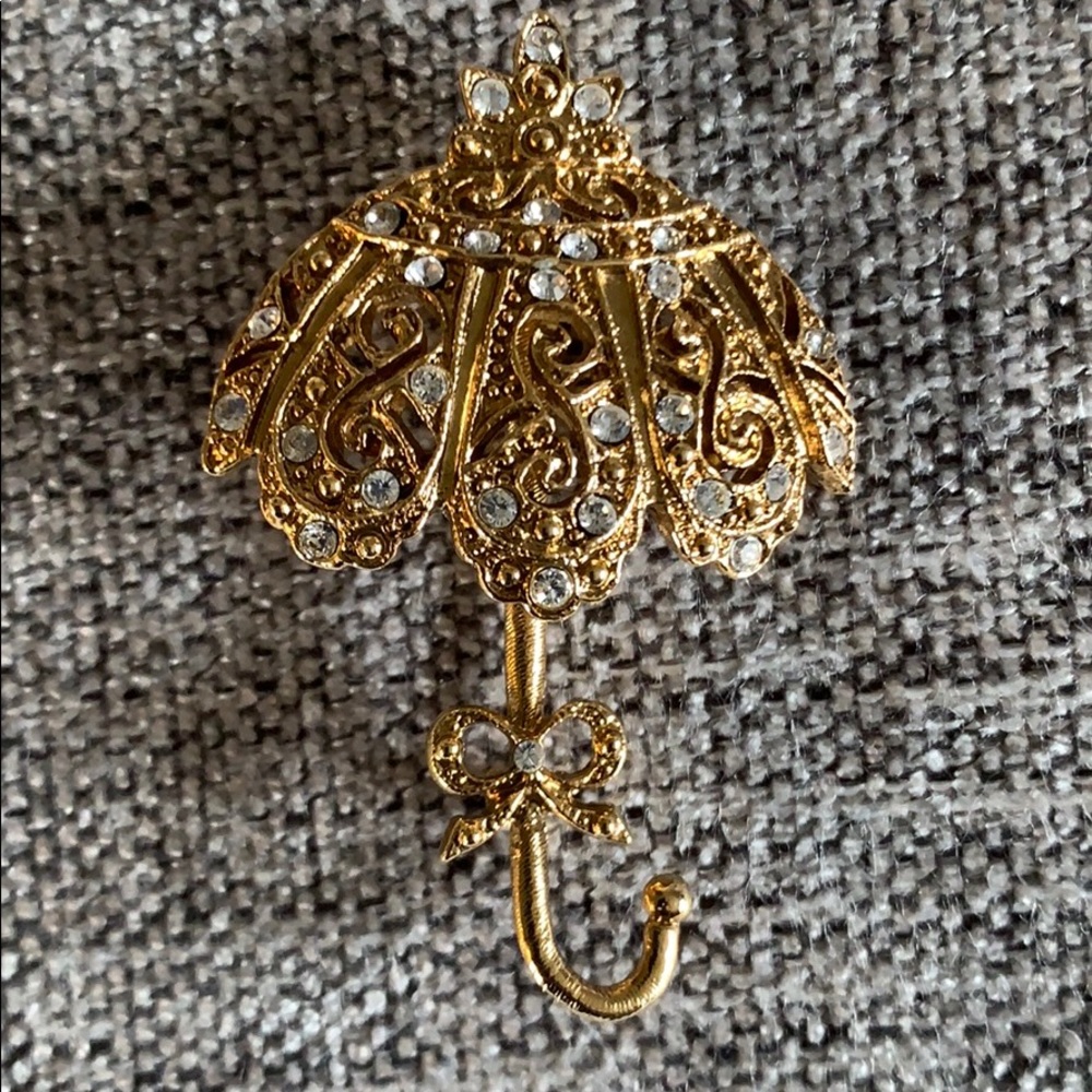 Monet pin